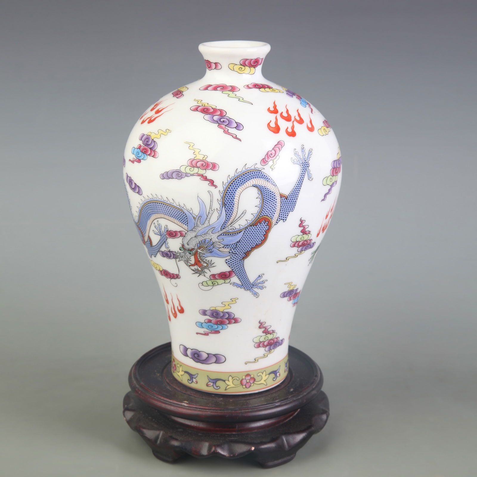 FAMILLE ROSE DRAGON PATTERN PORCELAIN VASE (1 of 5)