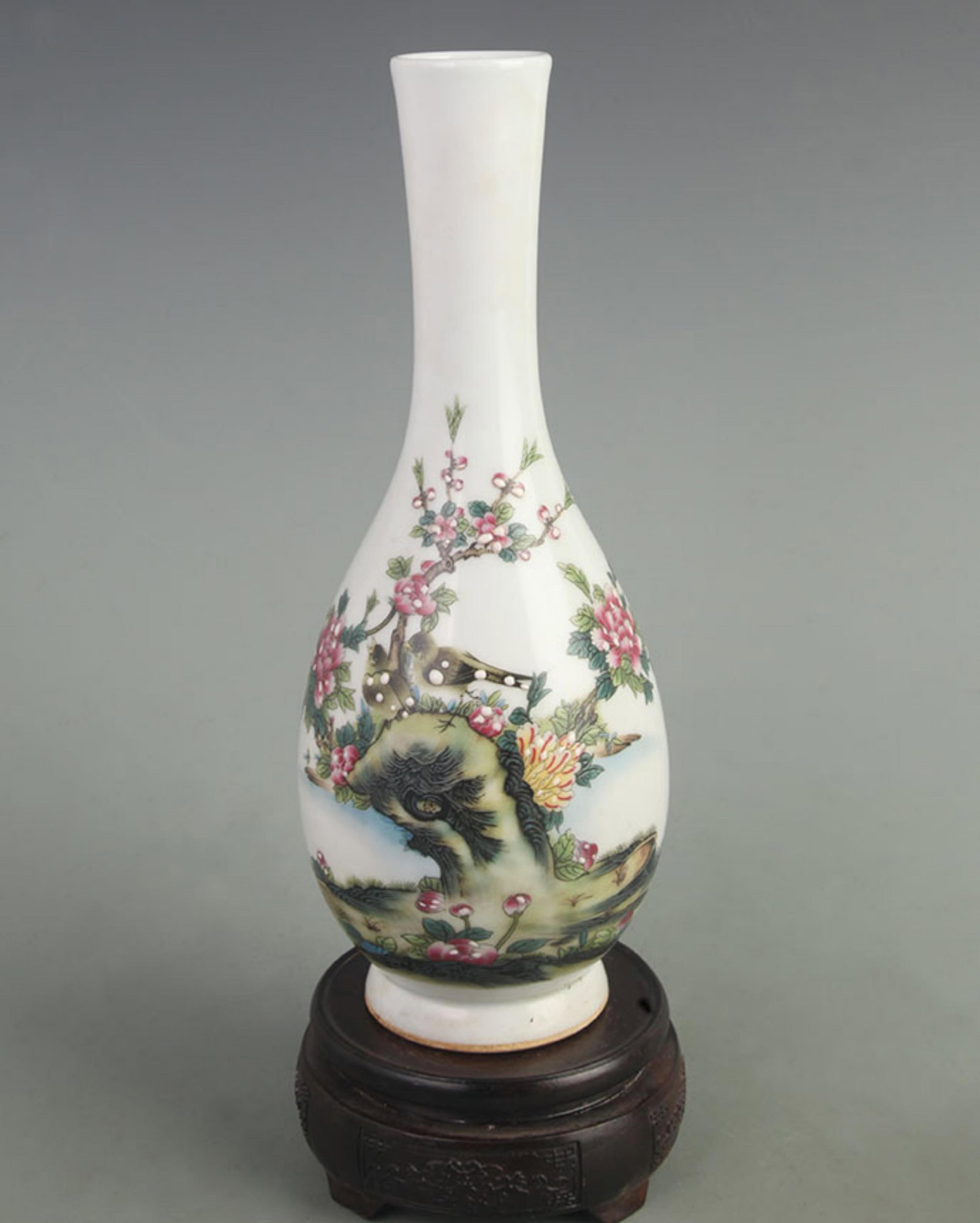 FAMILLE ROSE BIRD-AND-FLOWER LONG-NECK VASE: Qing Dynasty Qian Long Period; High: 11.0 inch; Width: 4.00 inch