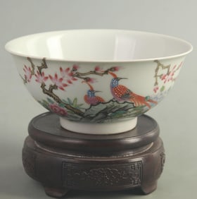 FAMILLE CLOISONNE ENAMEL BOWL WITH FLOWER AND BIRD MOTIFS