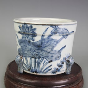 SMALL BLUE AND WHITE FLORAL PATTERN FLOWER POT
