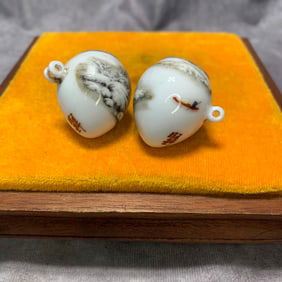REPUBLIC PERIOD PAIR OF FENCAI BIRD FEEDERS