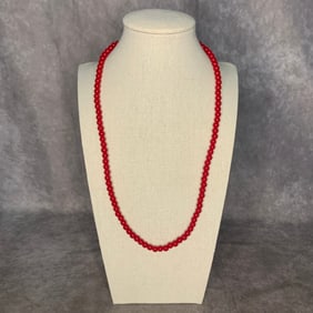 A FINE AGATE, NAN HONG MADE NECKLACE