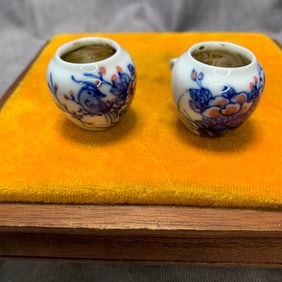 PAIR OF FAMILLE-ROSE PORCELAIN BIRD FEED JARS