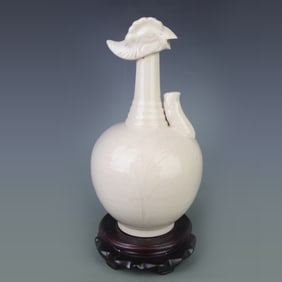 DING KILN WHITE PORCELAIN CHICKEN-HEAD POT