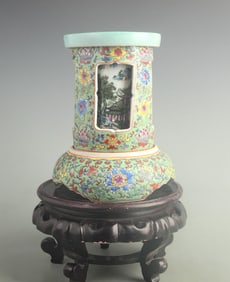GREEN GROUND FLOWER PATTERN LANDSCAPE PORCELAIN PEN HOLDER
