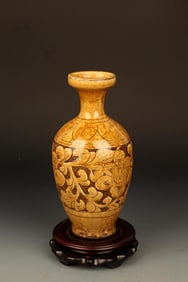 A YELLOW COLOR GLAZE FLOWER CARVING BOTTLE
