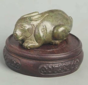 A FINE TURQUOISE RABBIT ORNAMENT