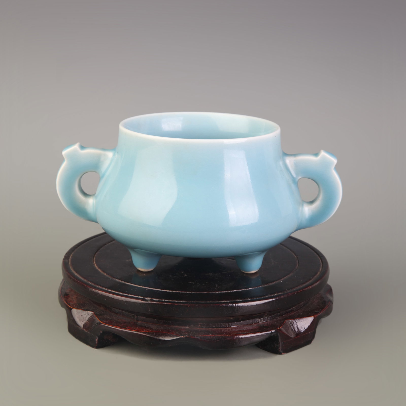 PORCELAIN SKY BLUE GLAZE DOUBLE-EAR TRIPOD CENSER: Qing Dynasty Qianlong Period Diameter:Diameter: 4.0 inch; High: 3.5 inch