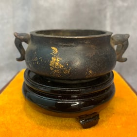 A FINE THREE LEG DOUBLE EAR ROUND BRONZE CENSER