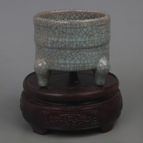 GE WARE PORCELAIN TRIPOD BRUSH WASHER
