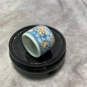QING BLUE AND RED GLAZED PRUNUS-PATTERN FINGER RING