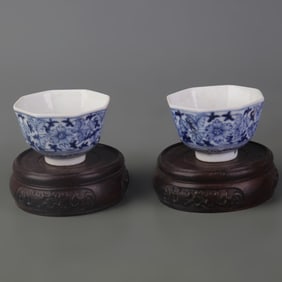 PAIR OF BLUE AND WHITE FLORAL DESIGN SMALL PORCELAIN BOWLS