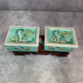 PAIR OF GREEN GLAZED PORCELAIN BOXES WITH FLOWER PATTERNS