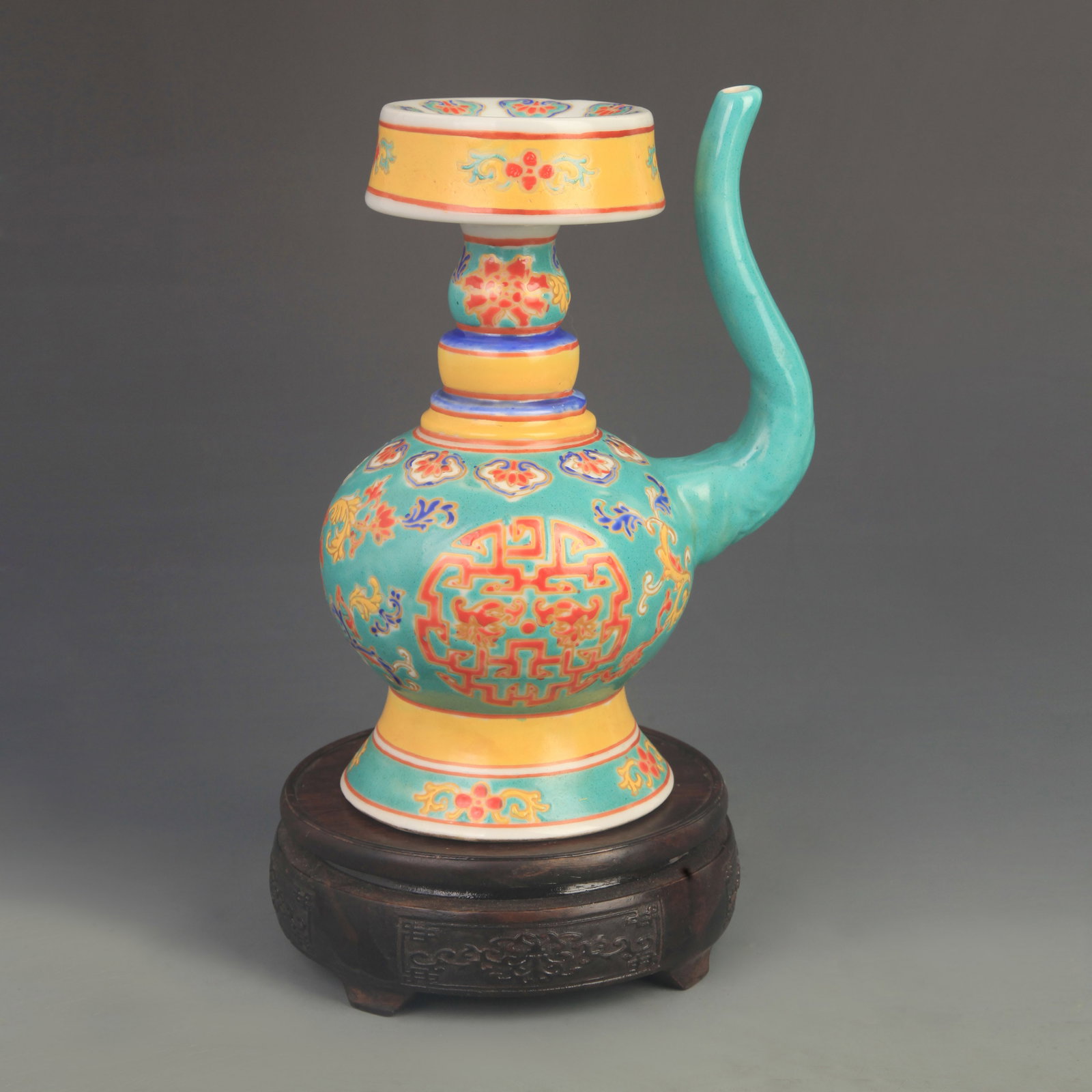A FINE GREEN GROUND FAMILLE ROSE GLAZED BANZAI TEAPOT: Qing Dynasty Yong Zheng Period; High: 8.50 inch; Diameter: 6.00 inch