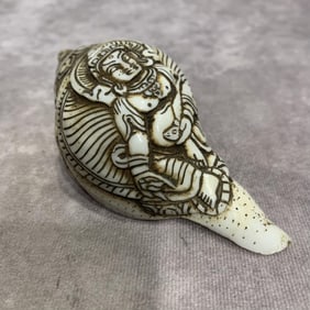 A FINELY CARVED TIBETAN BUDDHISM CONCH