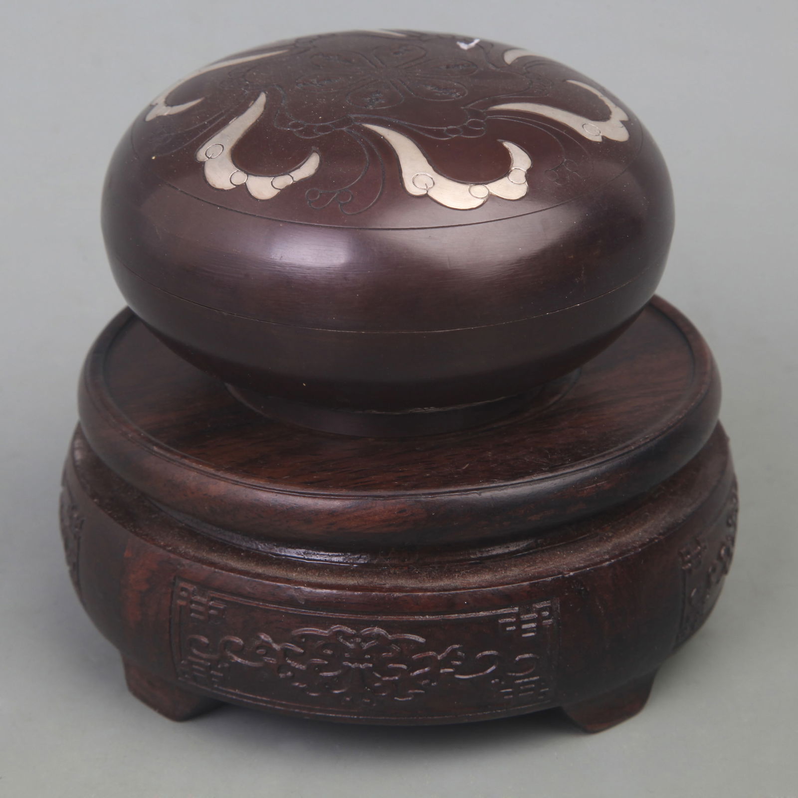 A ROUND BRONZE INKBOX INLAY WITH SILVER PATTERN (1 of 5)