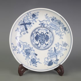 BLUE-AND-WHITE PORCELAIN PLATE WITH FLORAL PATTERNS