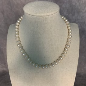 A FINE PEARL MADE NECKLACE