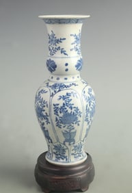 BLUE AND WHITE FLOWER PATTERN PORCELAIN VASE