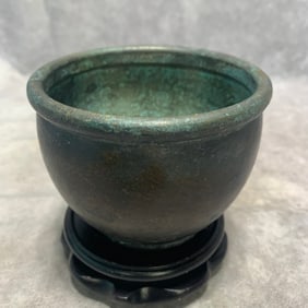 A FINE QIAN LONG MARKED BRONZE JAR