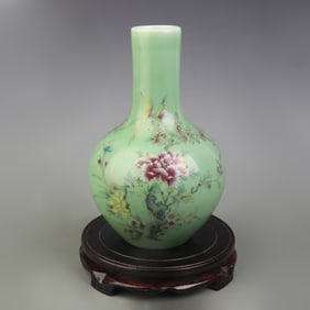 FAMILLE-ROSE FLORAL AND BIRD PATTERN GLOBULAR PORCELAIN VASE