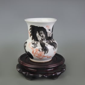 FAMILLE ROSE GLAZED AUSPICIOUS BEAST PATTERN SPITTOON