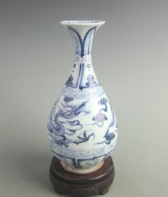 BLUE AND WHITE DRAGON PATTERN JADE EWER AND SPRING VASE
