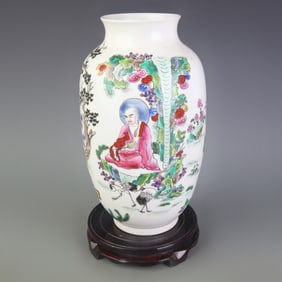 FAMILLE ROSE FIGURE-PATTERNED PORCELAIN JAR