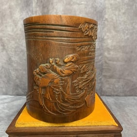 A FINELY CARVED BAMBOO CARVING PEN HOLDER