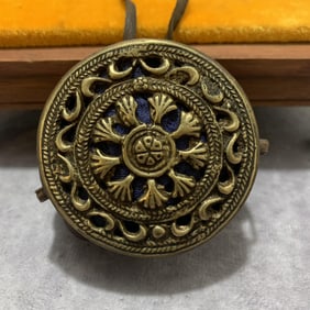 A FINE TIBETAN BUDDHISM BRONZE MADE PENDANT
