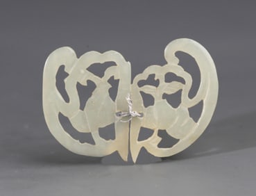 A FINE BUTTERFLY PATTERN JADE PENDANT