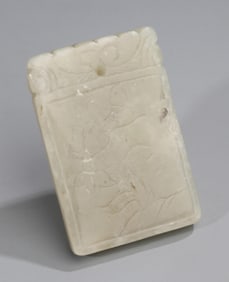 A FINE FLOWER PATTERN PALE CELADON JADE PENDANT