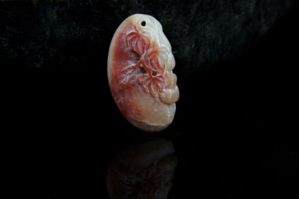 A FINE SHOU SHAN STONE CARVING WITH CALABASH