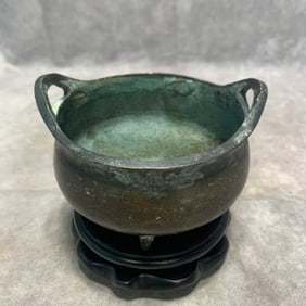 MING DYNASTY QINGYUANTANG MARKED TRIPOD INCENSE BURNER WITH BRIDGE HANDLES