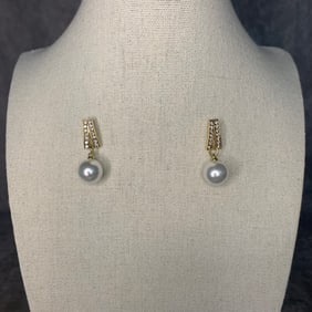 PAIR OF PEARLMADE EARRINGS