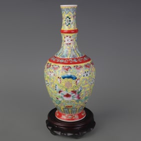 FAMILLE ROSE YELLOW GROUND FLOWER PATTERN PORCELAIN VASE