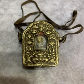 A FINELY MADE TIBETAN BUDDHISM PENDANT
