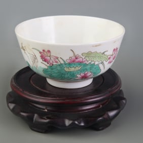 FAMILLE ROSE FLORAL AND BIRD PATTERN PORCELAIN BOWL
