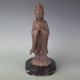 A FINE SANDALWOOD CARVED GUANYIN STATUE
