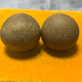 PAIR OF CHEN XIANG HANDBALLS