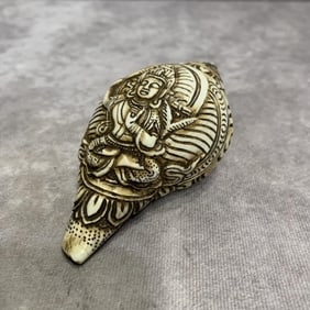 A FINELY CARVED TIBETAN BUDDHISM CONCH