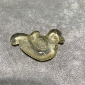QING DYNASTY CRYSTAL PENDANT WITH BIRD PATTERN