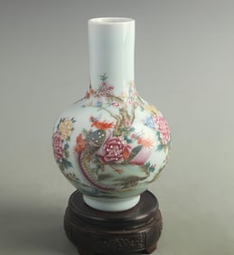 FAMILLE ROSE PHOENIX PATTERN GLOBULAR STYLE PORCELAIN VASE
