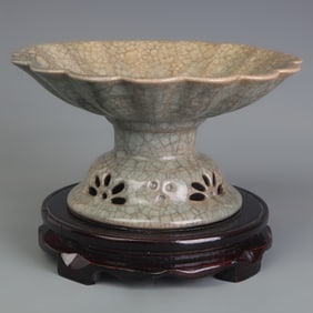 OFFICIAL KILN SUNFLOWER-SHAPED FOOTED FRUIT BOWL