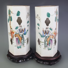 PAIR OF FAMILLE ROSE HEXAGONAL FIGURE PATTERN PORCELAIN HAT STAND