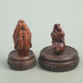 GROUP OF TWO BOXWOOD DECORATION