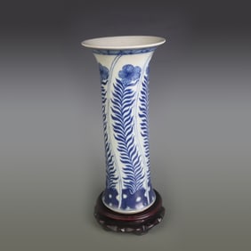 BLUE AND WHITE FLORAL PATTERN PORCELAIN FLOWER VASE