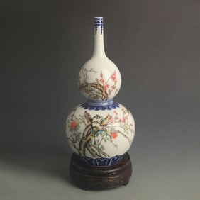 FAMILLE ROSE FLOWER AND BIRD PATTERN LONG-NECK GOURD SHAPED VASE
