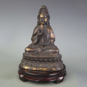 A FINE BRONZE GUANYIN STATUE