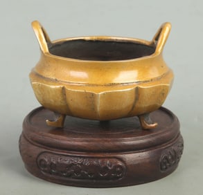 THREE LEGGED BRONZE CENSER WITH BRIDGE SHAPED HANDLES